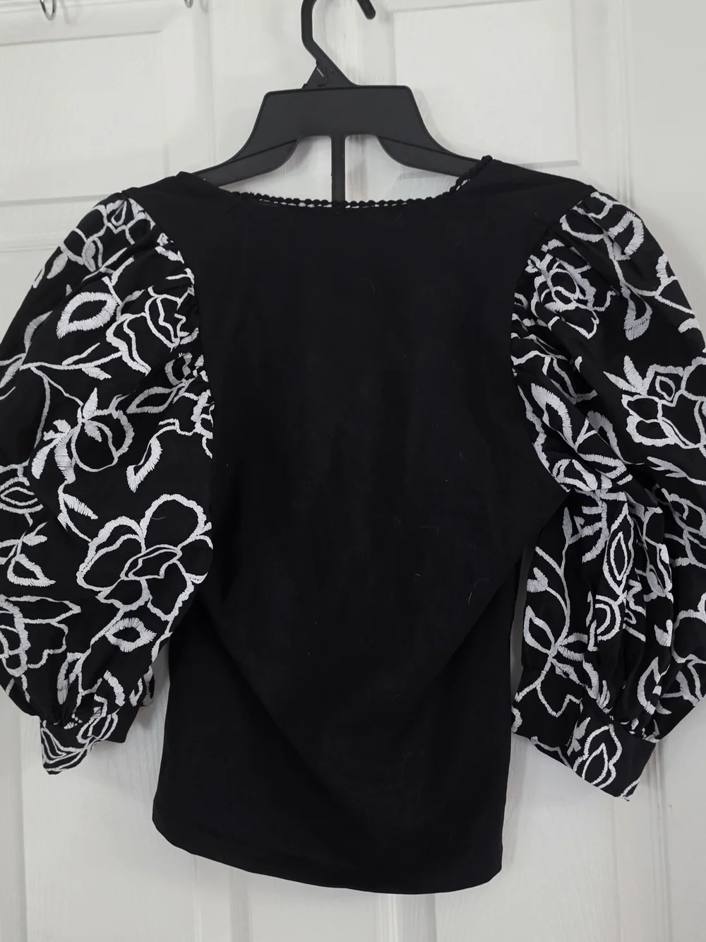 ZARA BRAND SZ MED Tshirt Top with Patterned Puff Sleeves NWT